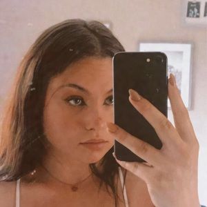 Meet your Posher, Ella